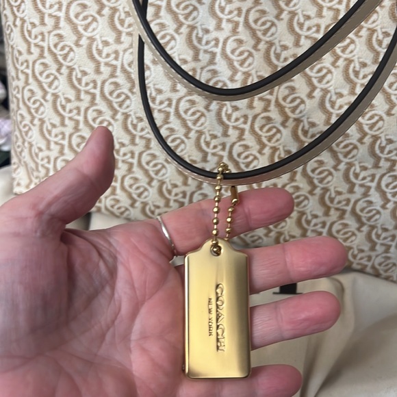 🛍️🆕Nwt Coach all’s around tote 🆕🛍️🛍️ Im at the Lowest on this - Picture 17 of 17